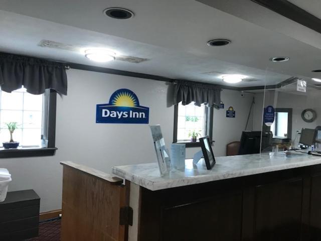Days Inn By Wyndham Amherst Extérieur photo