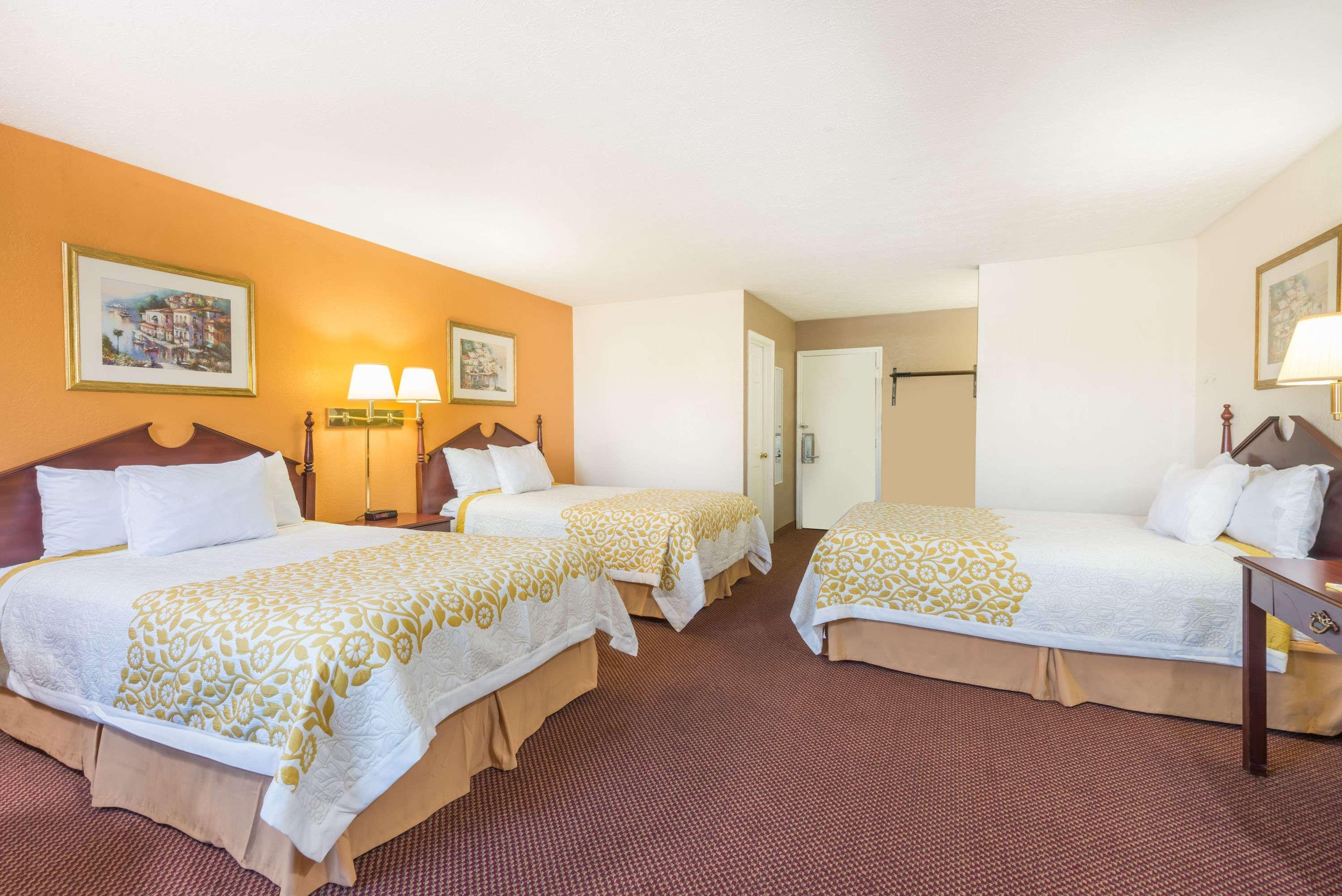 Days Inn By Wyndham Amherst Extérieur photo