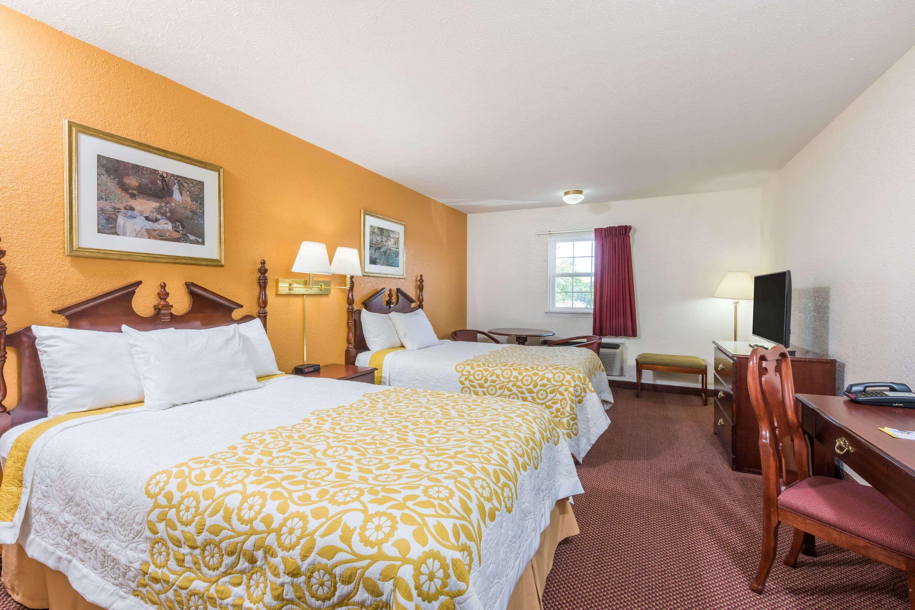 Days Inn By Wyndham Amherst Extérieur photo