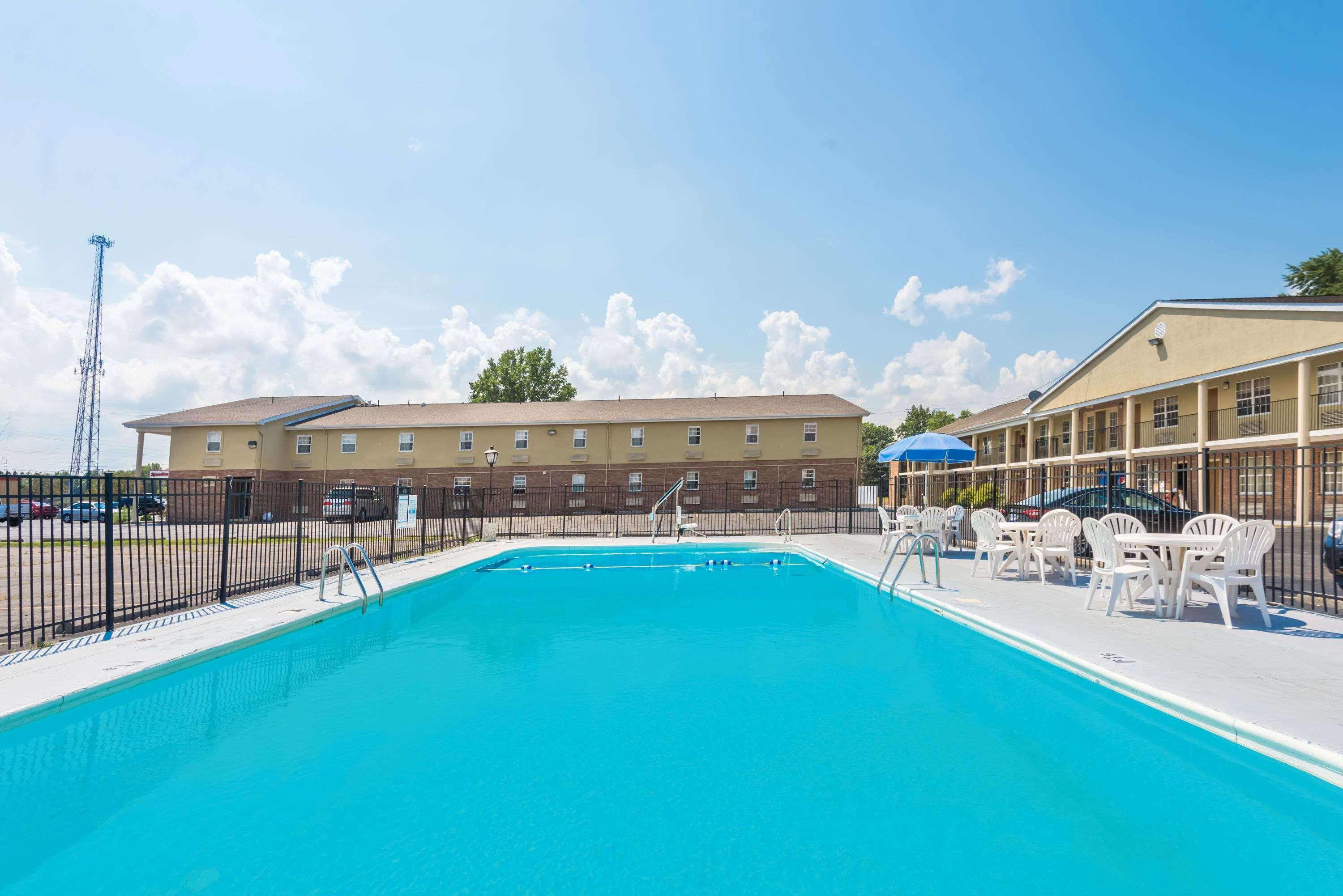 Days Inn By Wyndham Amherst Extérieur photo