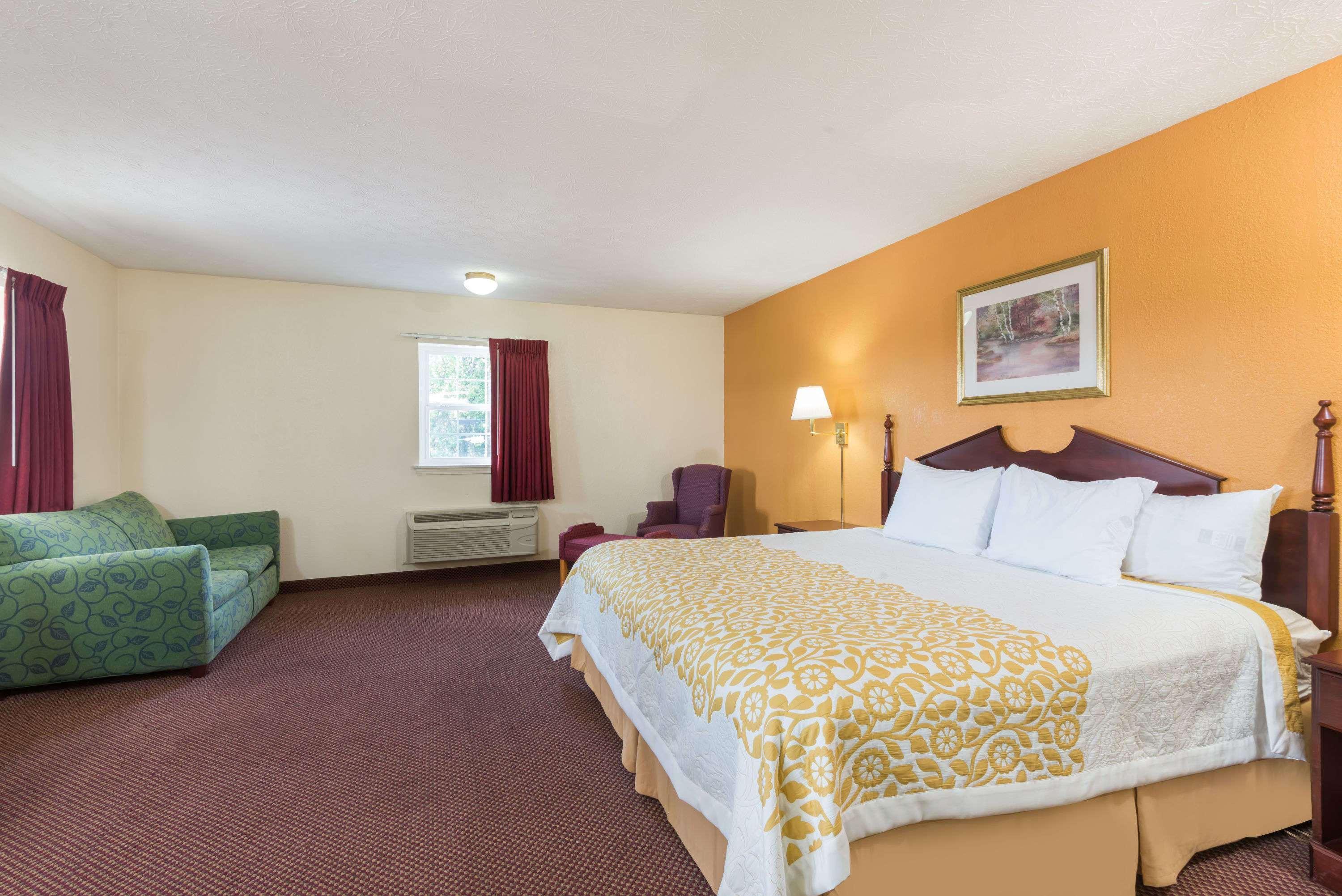 Days Inn By Wyndham Amherst Extérieur photo