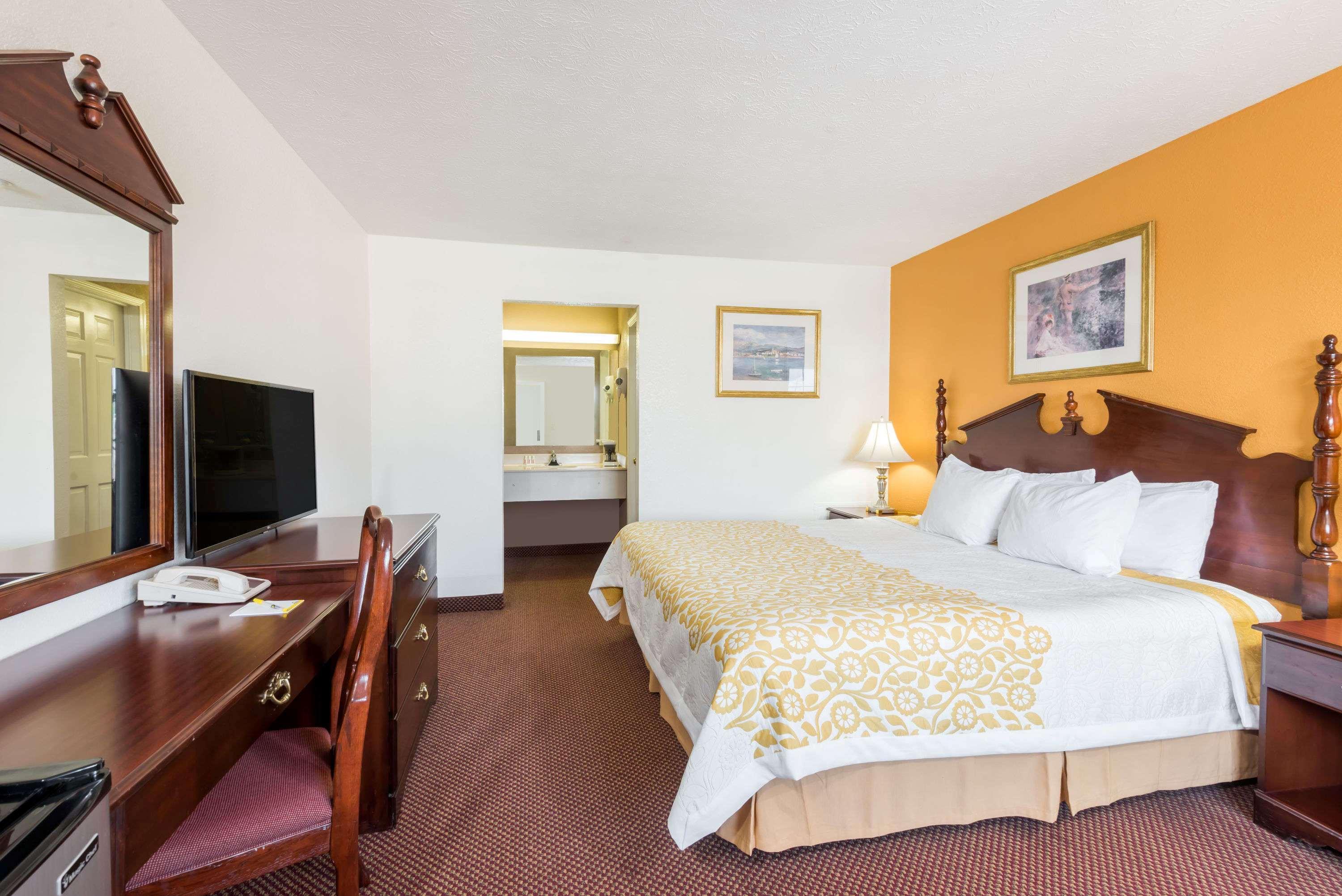 Days Inn By Wyndham Amherst Extérieur photo