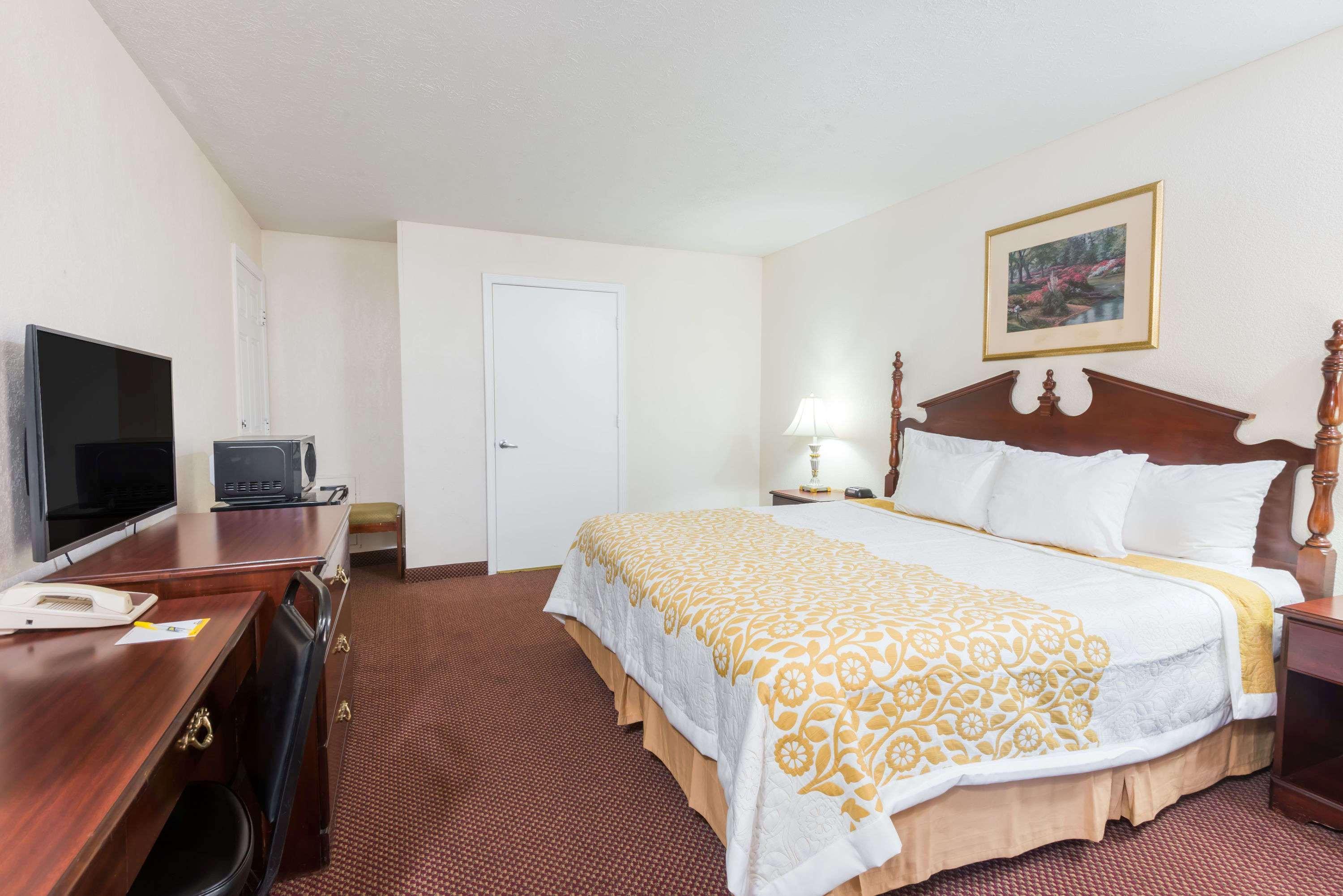 Days Inn By Wyndham Amherst Extérieur photo