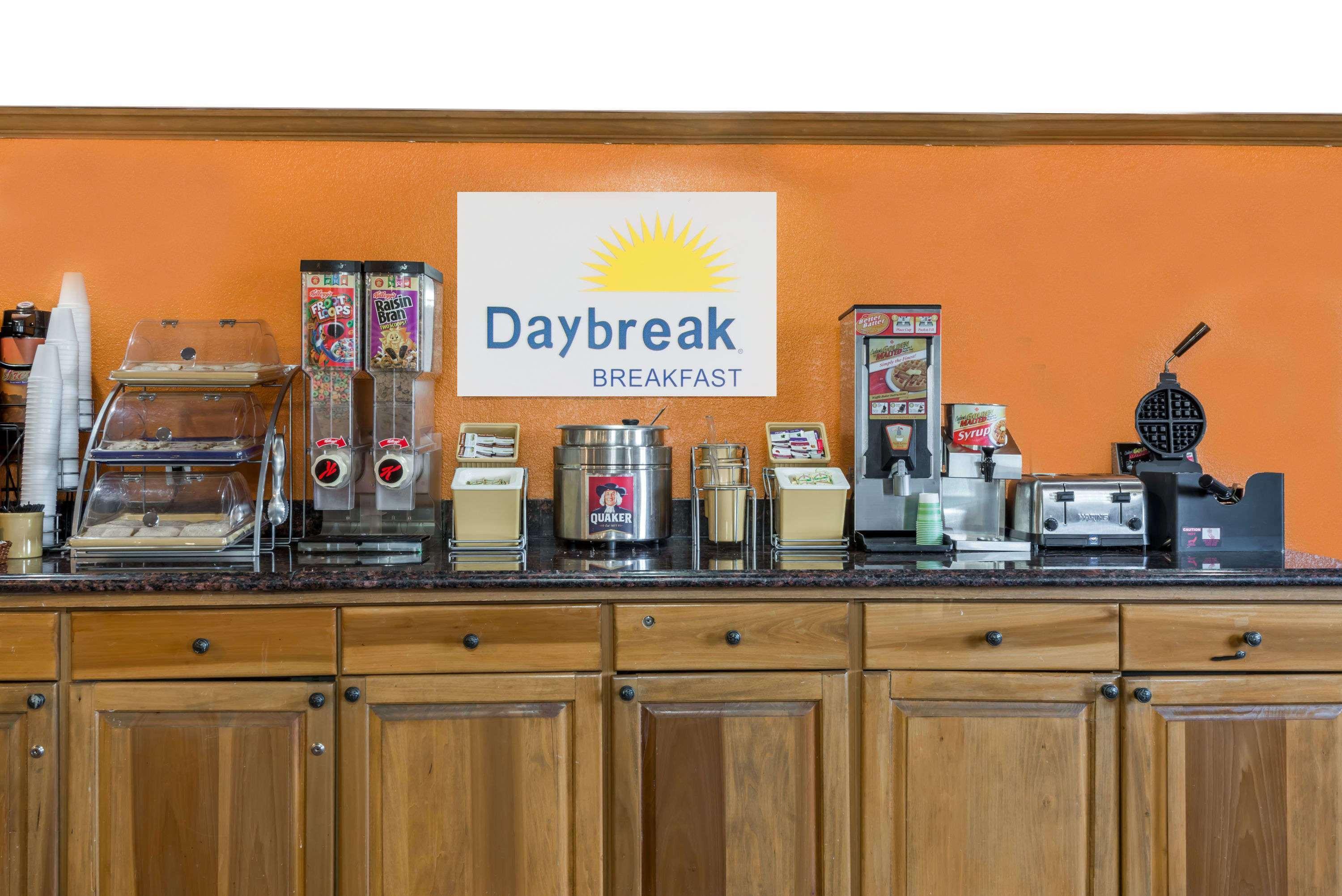 Days Inn By Wyndham Amherst Extérieur photo