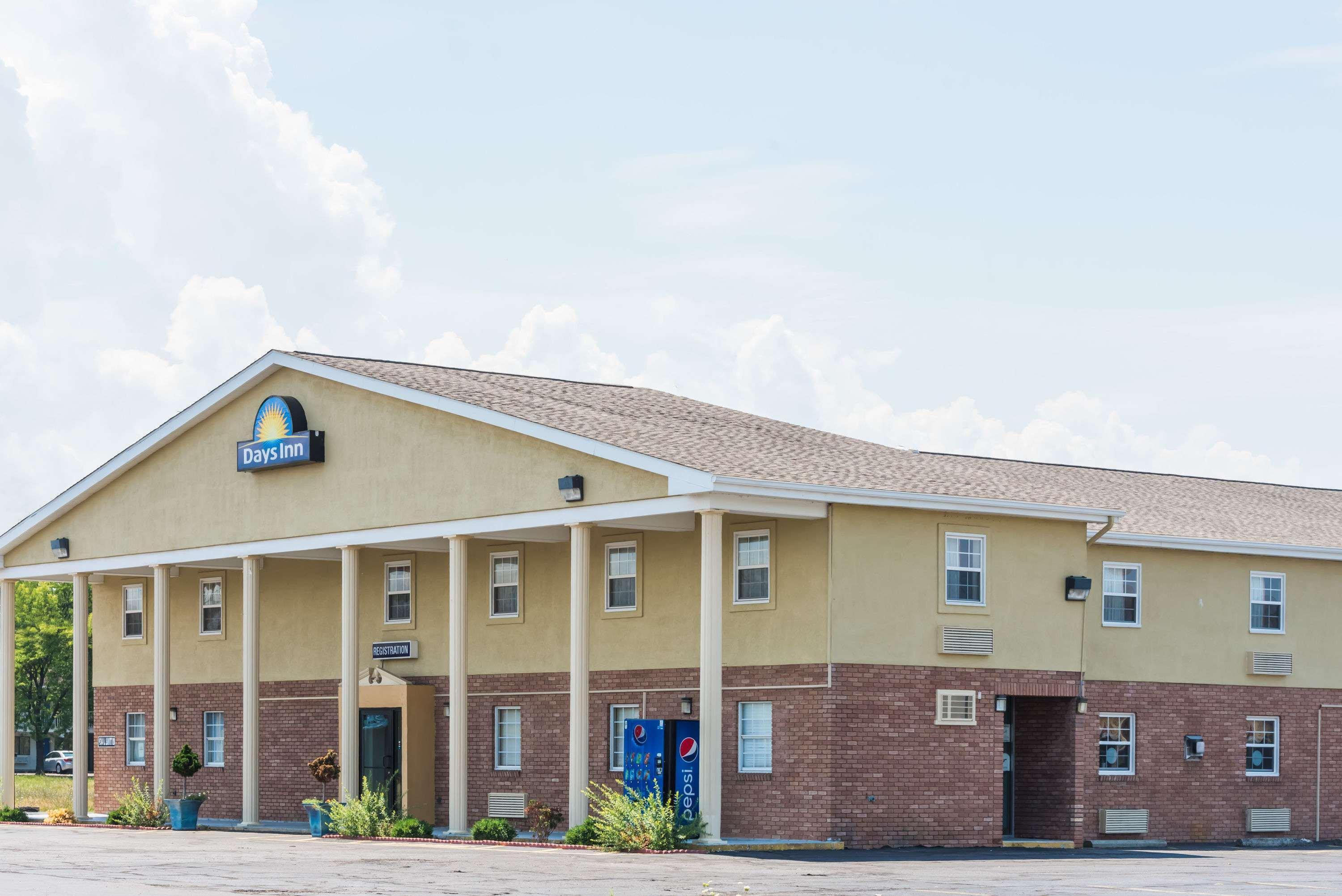 Days Inn By Wyndham Amherst Extérieur photo
