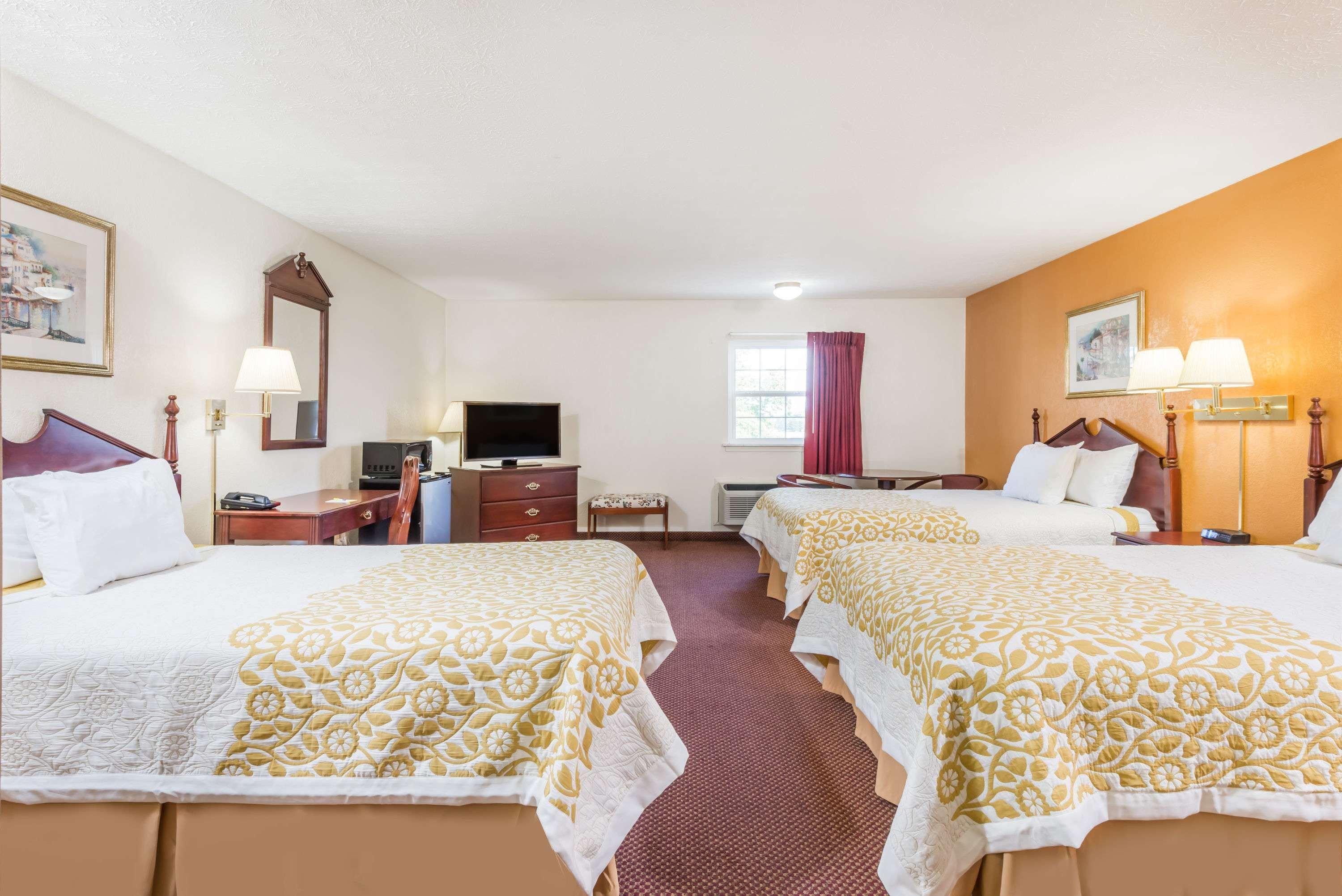 Days Inn By Wyndham Amherst Extérieur photo