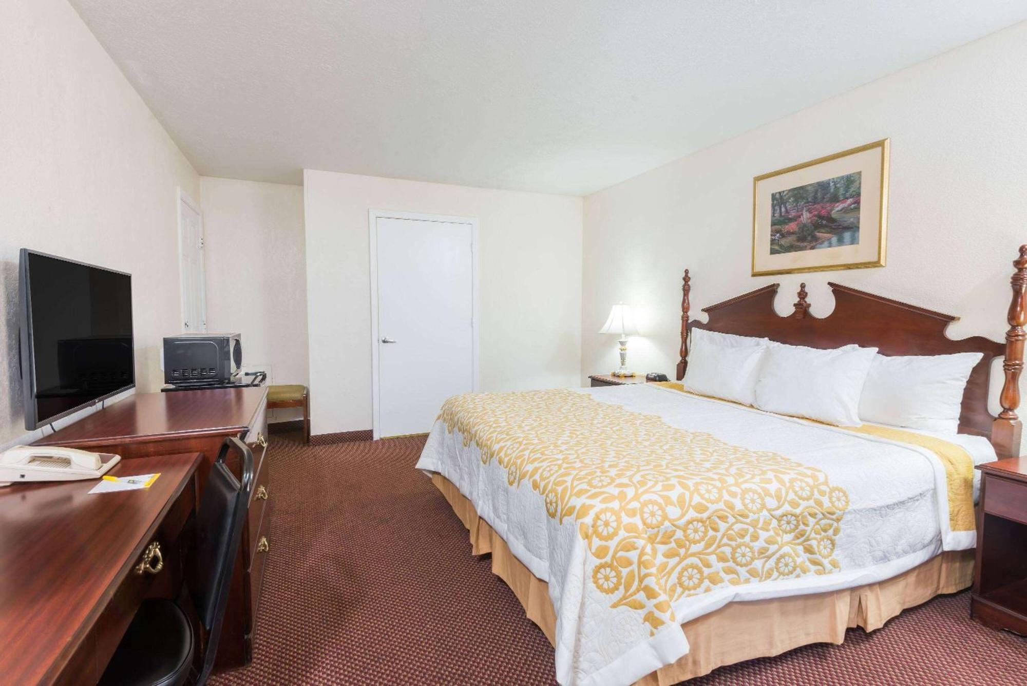 Days Inn By Wyndham Amherst Extérieur photo