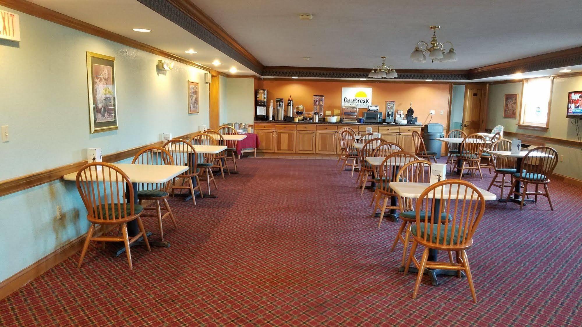 Days Inn By Wyndham Amherst Extérieur photo